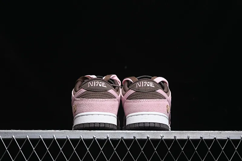All categories Nk SB Dunk series Nk SB Dunk Low low-top sneakers Nk Dunk Low 85 double hook series Strawberry chestnut SB low-top sports and leisure sneakers HV1799-161